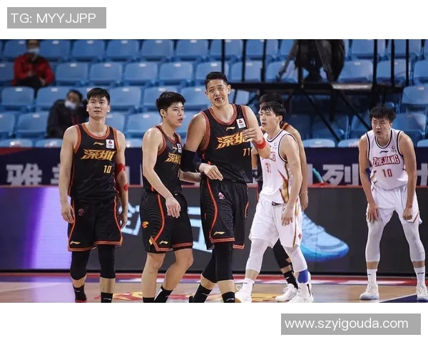 深圳篮球队边路渗透战术解析与对手应对策略探讨